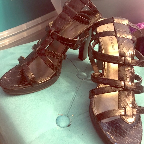 Fergalicious Shoes - Black shiny high snake skin heels